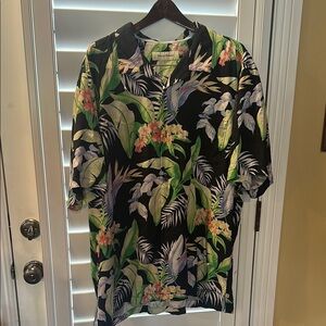 Tommy Bahama Black and Green Casual Button Down Shirt